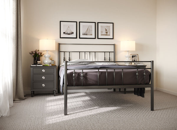 Black metal deals frame king bed